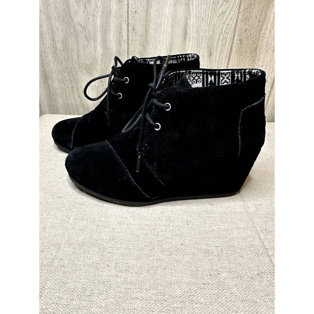 Toms Black Desert Wedge Ankle Booties Suede Womens size 6